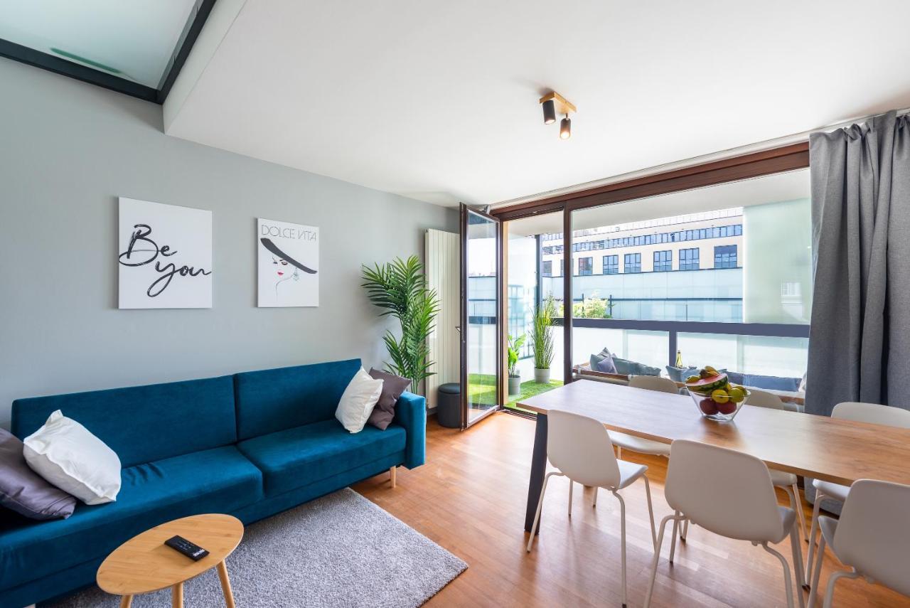 Apartment With Balcony And Parking Near The Prague Museum Exterior photo
