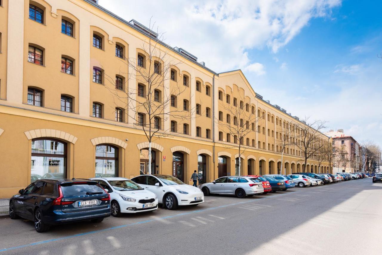 Apartment With Balcony And Parking Near The Prague Museum Exterior photo